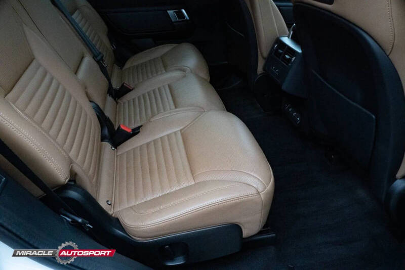 2022 Land Rover Discovery P300 S