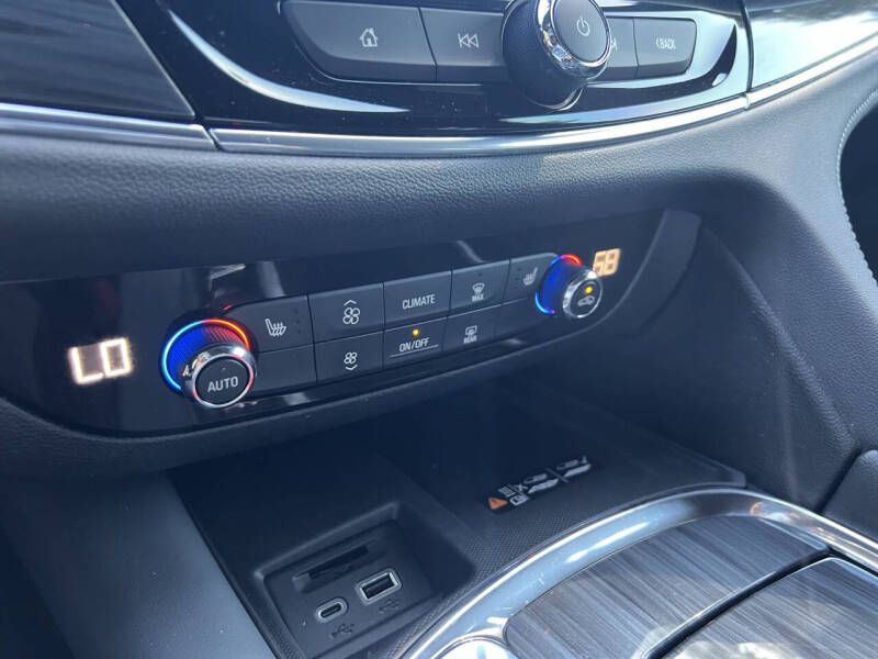 2023 Buick Enclave Essence