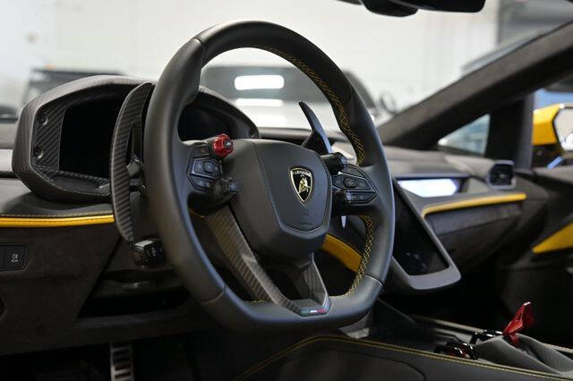 2024 Lamborghini Revuelto