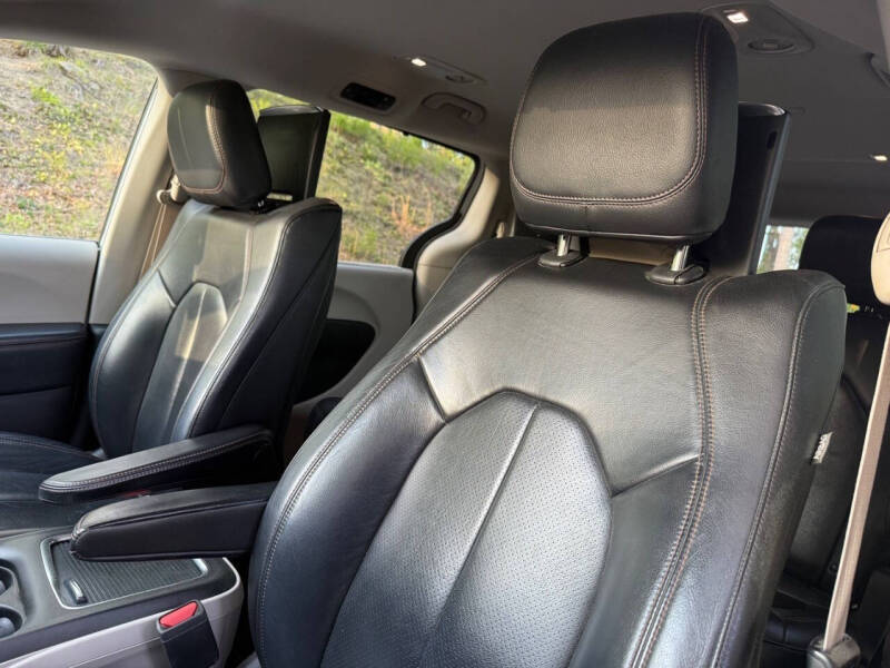 2017 Chrysler Pacifica Touring-L Plus