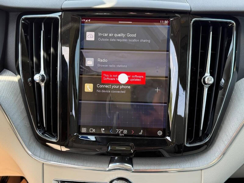 2025 Volvo XC60 T8 Plus Dark Theme