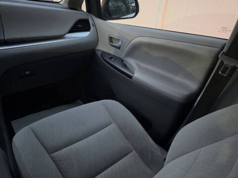 2018 Toyota Sienna LE 7-Passenger