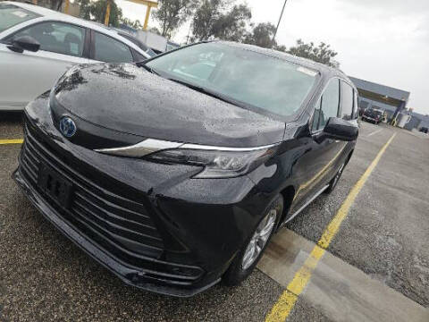 2024 Toyota Sienna LE 8-Passenger