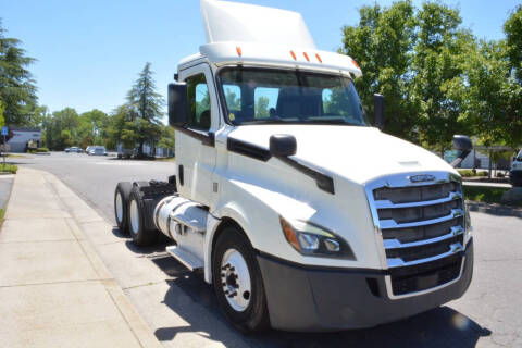2019 Freightliner CASCADIA 126