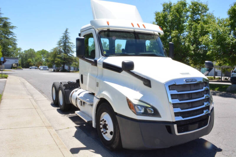 2019 Freightliner CASCADIA 126
