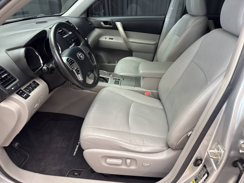 2012 Toyota Highlander SE