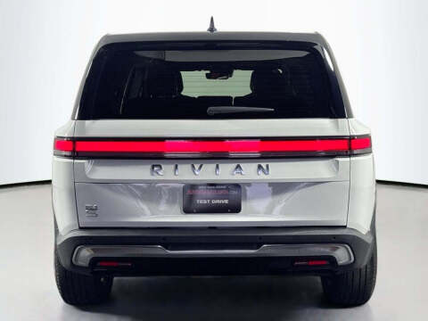 2024 Rivian R1S