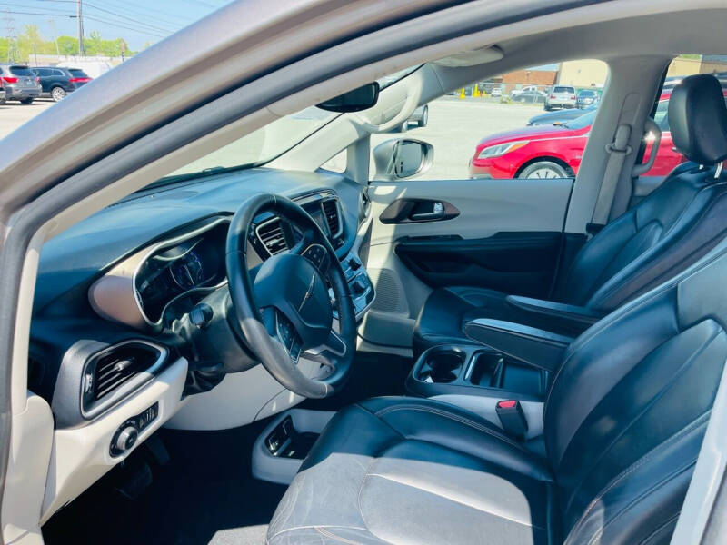 2017 Chrysler Pacifica Touring-L