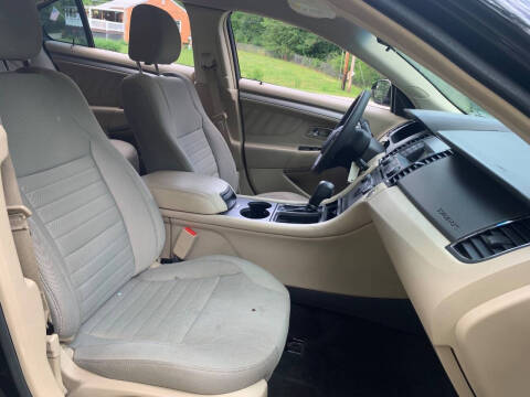 2018 Ford Taurus SE