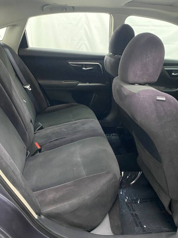 2013 Nissan Altima 2.5 SV 4dr Sedan - Gray exterior view 12