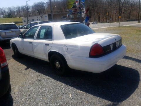 2011 Ford Crown Victoria for sale at FIVE FRIENDS AUTO in Wilmington DE