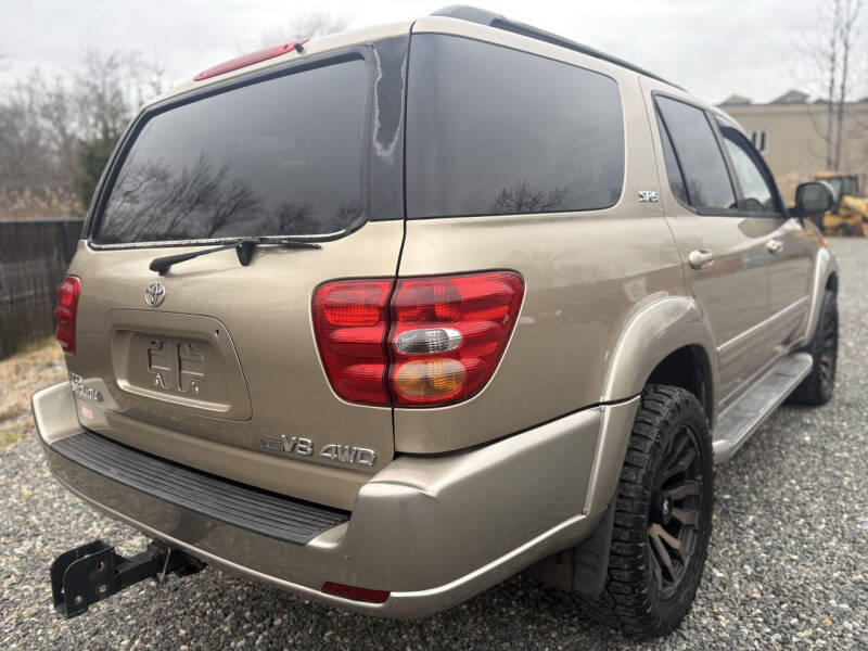 2004 Toyota Sequoia SR5