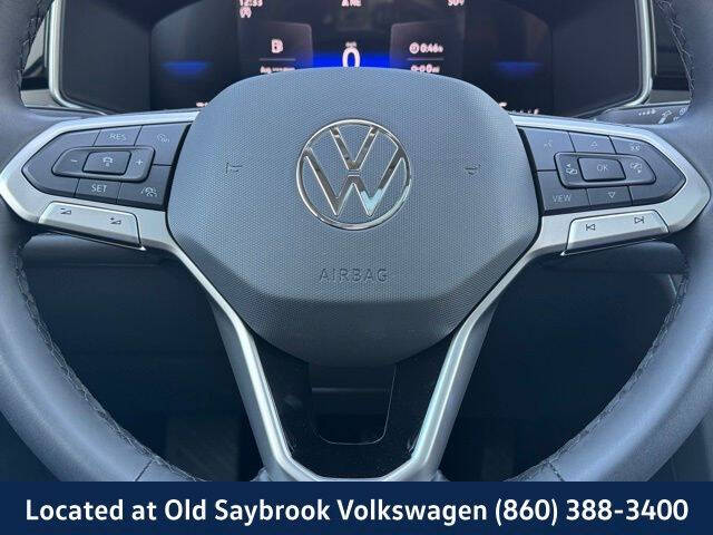 2025 Volkswagen Taos SE Black
