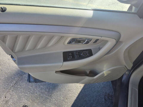 2013 Ford Taurus SE