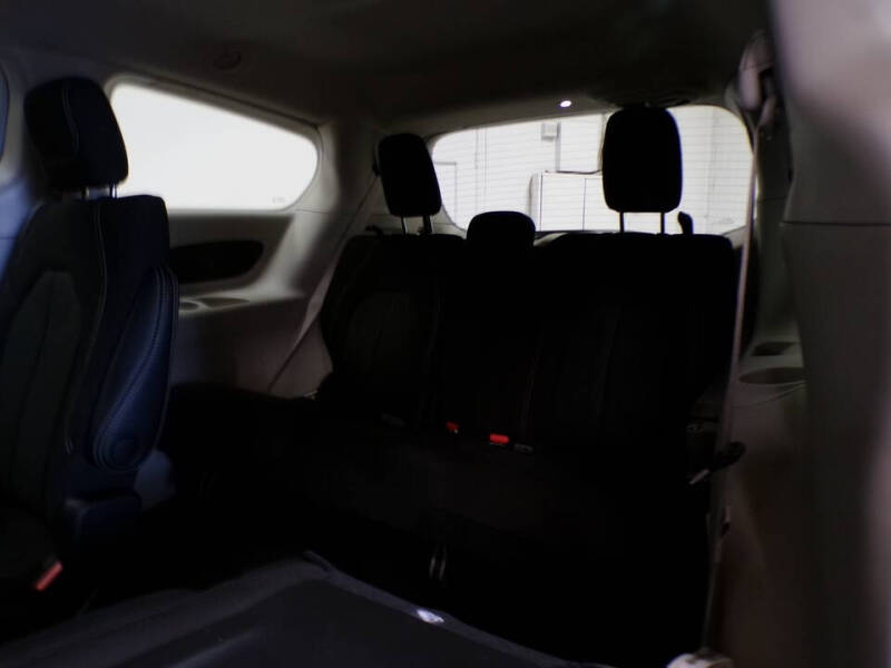 2022 Chrysler Voyager LX