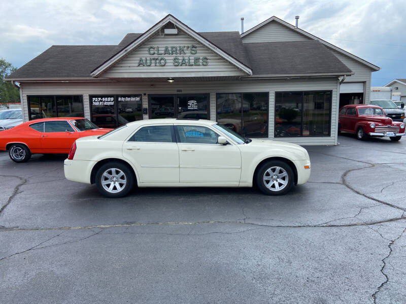 2006 Chrysler 300 for sale at Clarks Auto Sales in Middletown OH