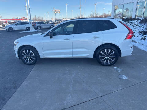 2025 Volvo XC60 B5 Plus Dark Theme