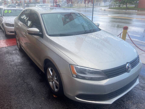 2011 Volkswagen Passat for sale at Versalles Auto Sales in Hialeah FL
