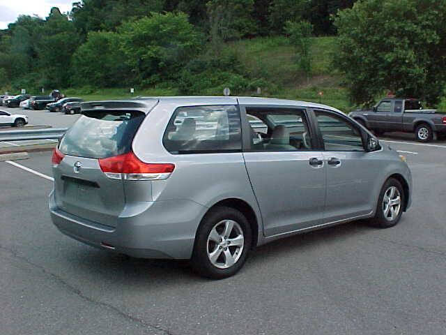2011 Toyota Sienna Base 7-Passenger