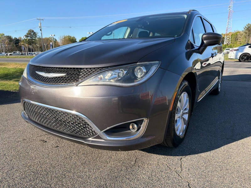 2017 Chrysler Pacifica Touring-L