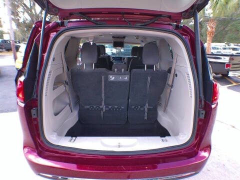 2017 Chrysler Pacifica Touring-L