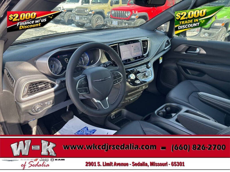 2026 Chrysler Pacifica Select