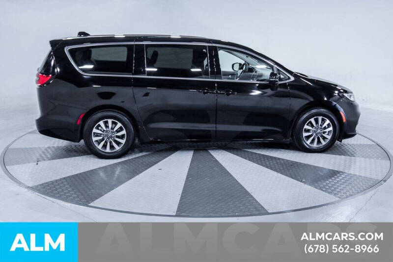 2024 Chrysler Pacifica Plug-In Hybrid Select