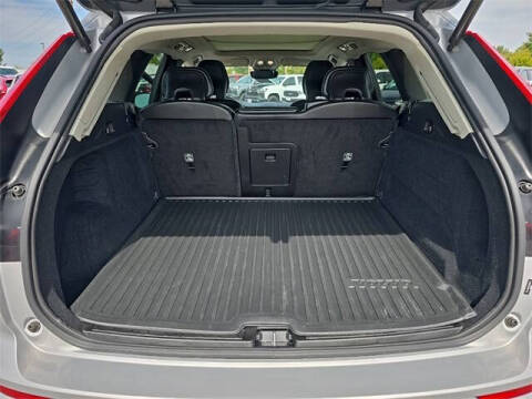 2024 Volvo XC60 B5 Core Dark Theme