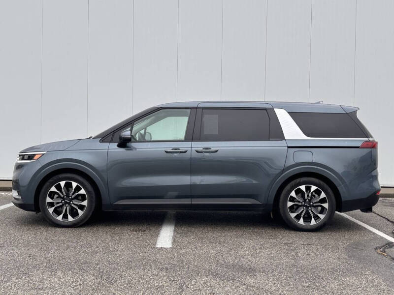 2024 Kia Carnival EX