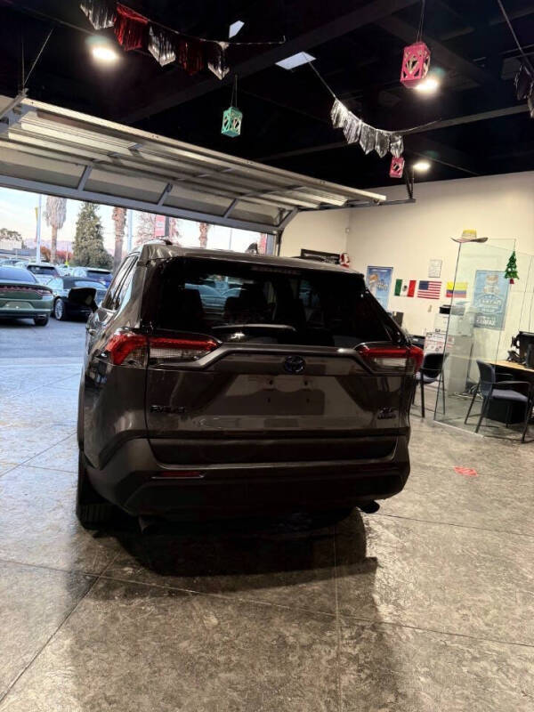 2021 Toyota RAV4 Hybrid XLE Premium