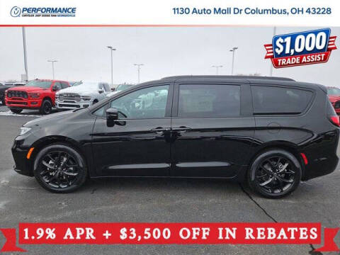 2026 Chrysler Pacifica Select