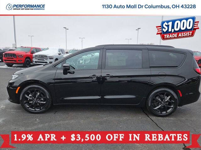 2026 Chrysler Pacifica Select