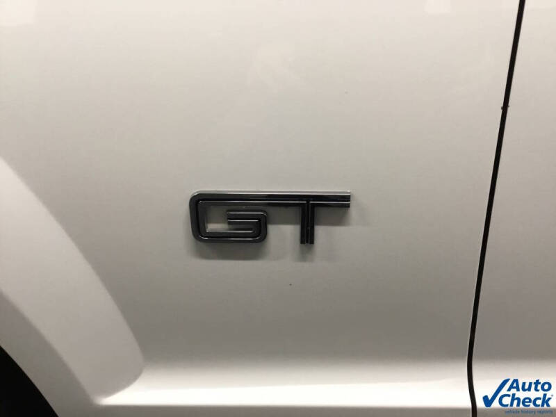 2005 Ford Mustang GT Deluxe