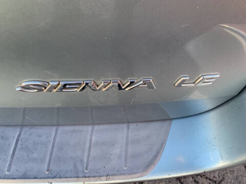 2005 Toyota Sienna LE 8 Passenger