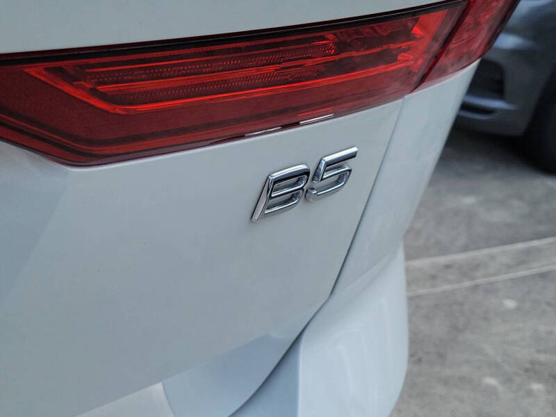 2023 Volvo XC60 B5 Plus Bright Theme