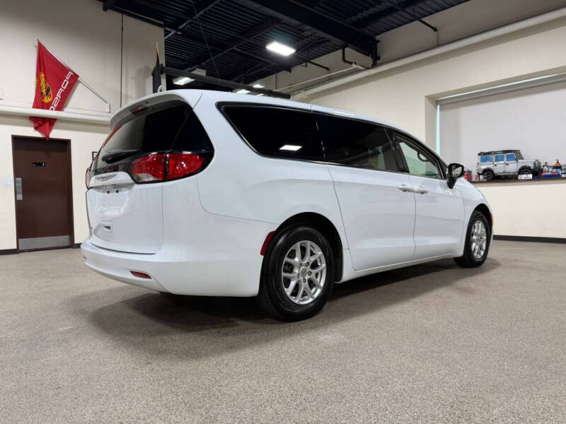 2021 Chrysler Voyager LX