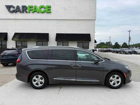 2017 Chrysler Pacifica Touring-L Plus