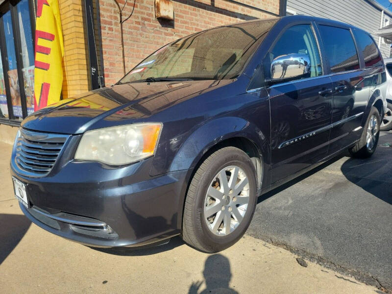 2014 Chrysler Town and Country for sale at TEMPLETON MOTORS in Chicago IL