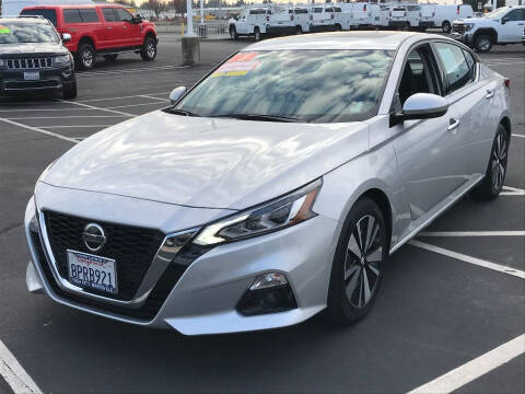 2020 Nissan Altima for sale at Dow Lewis Motors in Yuba City CA