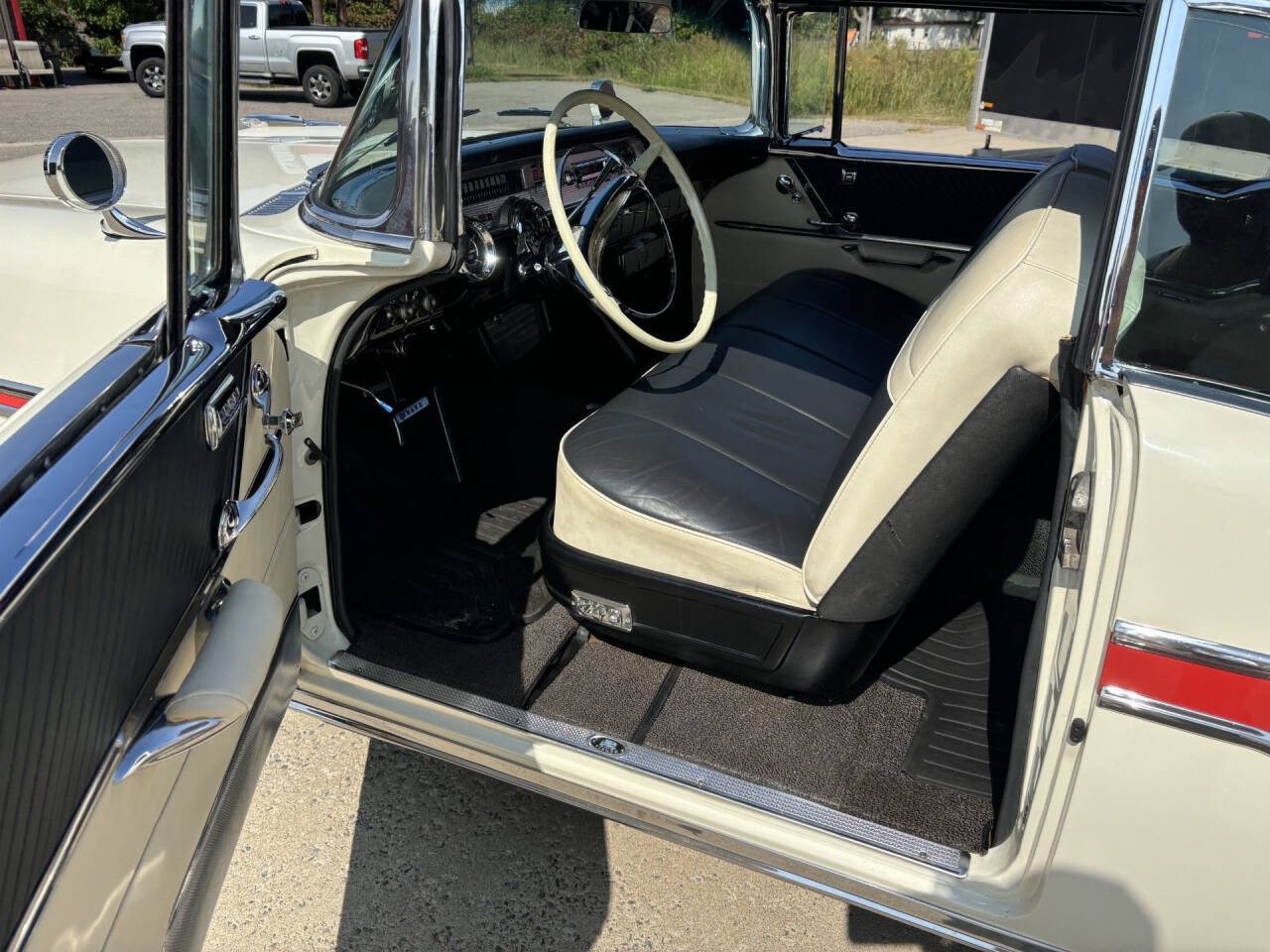 1957 Pontiac Bonneville 22