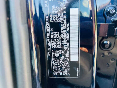 2016 Volvo XC90 T6 Momentum