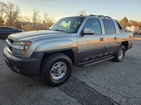 2003 Chevrolet Avalanche for sale at Autotrend Specialty Cars in Lindenhurst NY