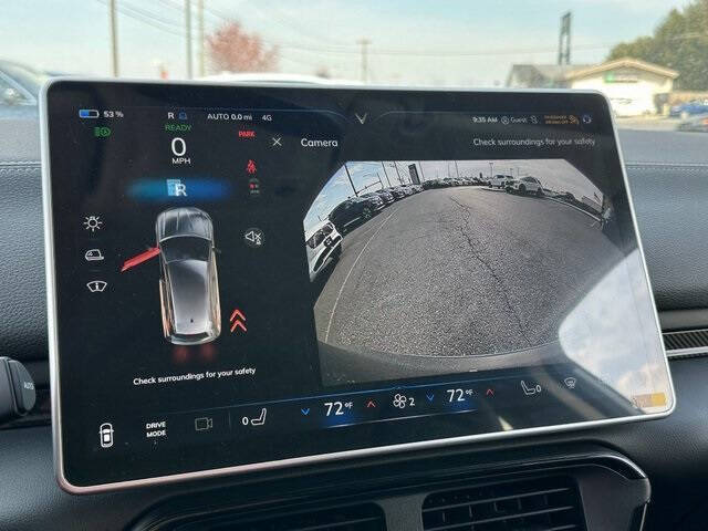 2025 VinFast VF8 Eco