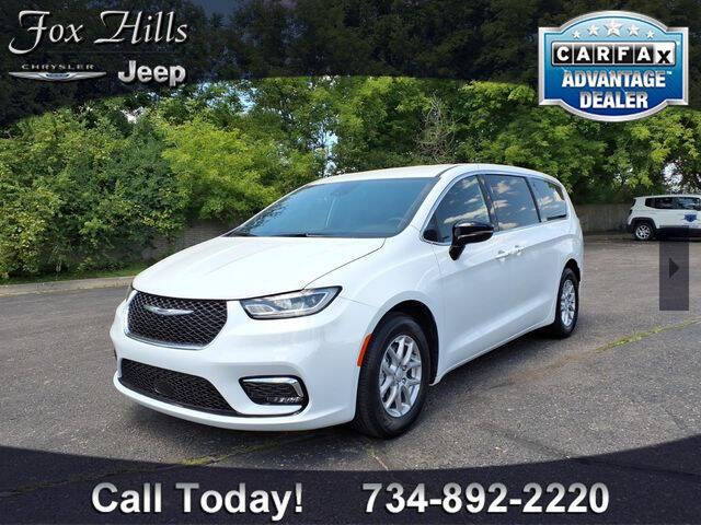 2026 Chrysler Pacifica Select