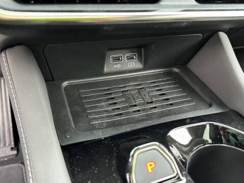 2025 VinFast VF8 Plus