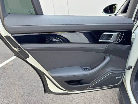 2018 Porsche Panamera 4