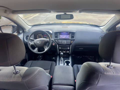 2017 Nissan Pathfinder SV