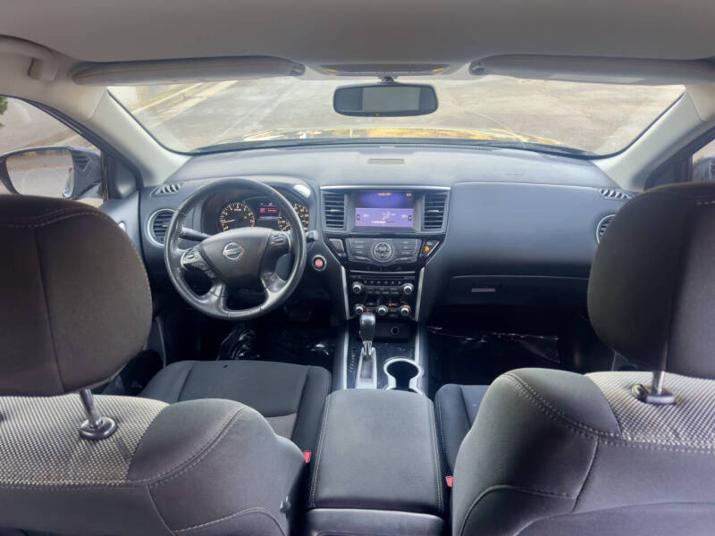 2017 Nissan Pathfinder SV