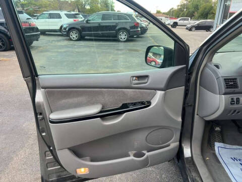2004 Toyota Sienna LE 7 Passenger