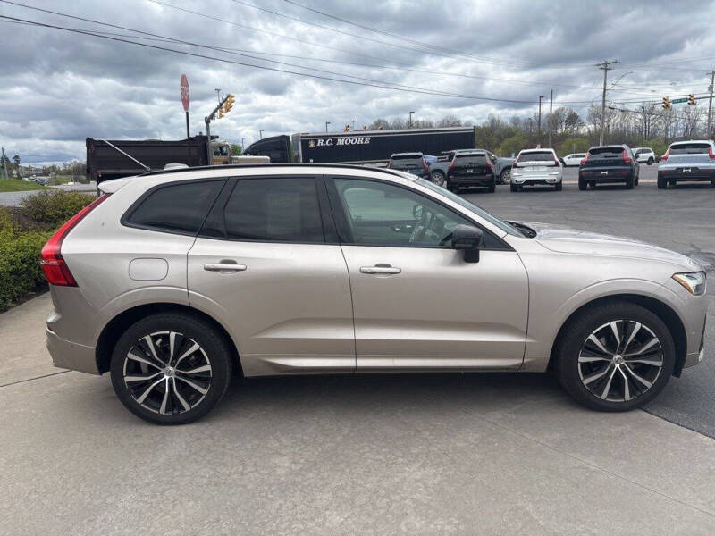 2023 Volvo XC60 B5 Plus Dark Theme